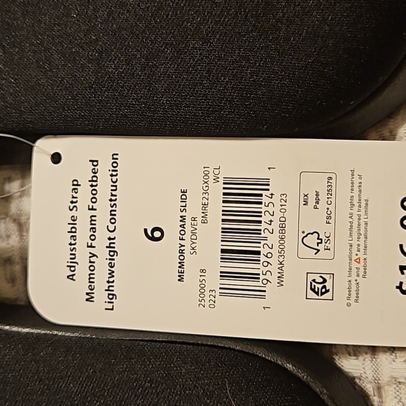 REEBOK Slides Sz 6 kids 7.5 Womans - Picture 5 of 6